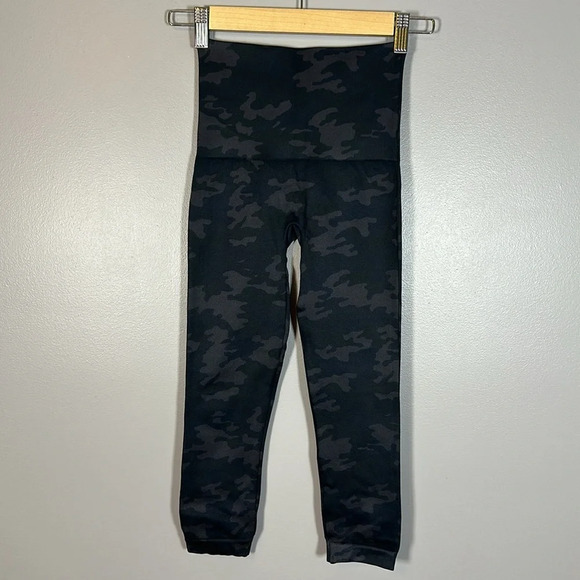 SPANX Black Camo Cropped Lamn Leggings Size Small NWT - Picture 4 of 7